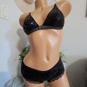 NWT VICTORIA'S SECRET Sequin velvet Bralette Set 589